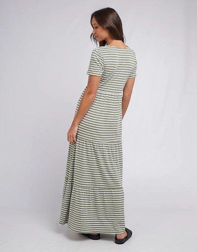 The Silent Theory Abi Stripe Midi Dress is a pretty and comfortable t-shirt style dress with a long tiered skirt. Featuring a flattering V neck, short sleeves and an all-over striped design. Easy to dress up or down this will become a fast favourite.