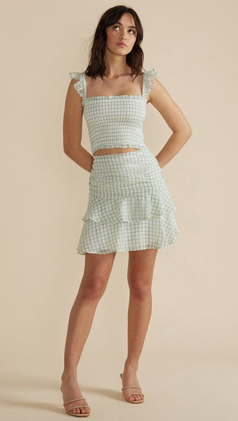 The Mink Pink Oxley Mini Skirt is a super sweet mini featuring a ruched, gathered wide waistband and a tiered frill skirt. It has a high waisted fit and zip closure at the back.