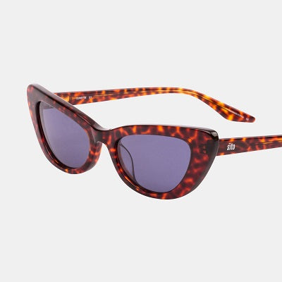 The SITO Lunette Cheetah/Grey Blue Sunglasses reflect your inner rockabilly rebel. Made from plant based acetate frames, CR39 Lenses 100% UV protection and sustainable packaging.